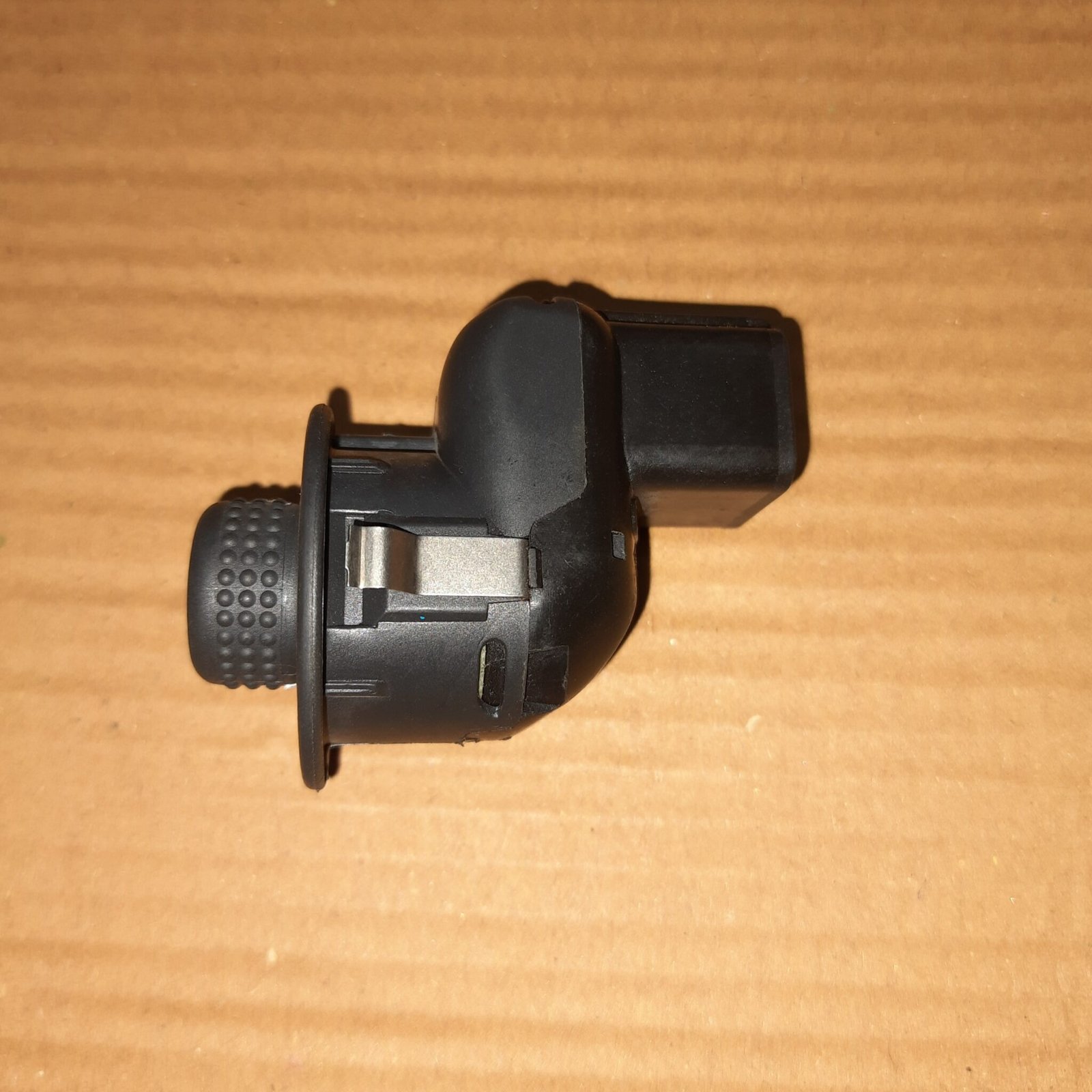 Renault Duster Mirror Adjusting Switch - Your Auto-Part-Ner