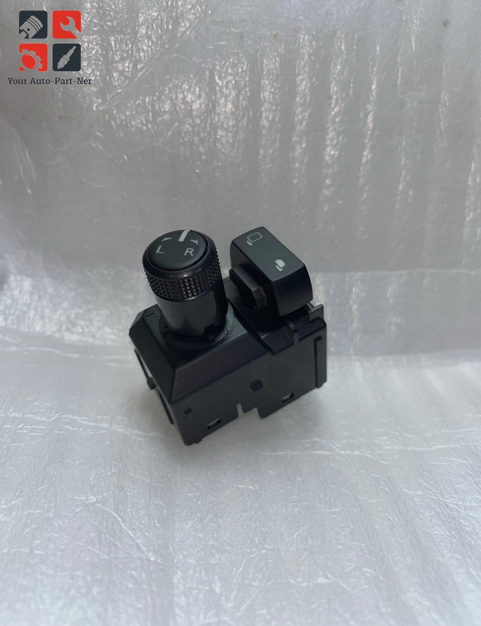 Innova Crysta Mirror Switch